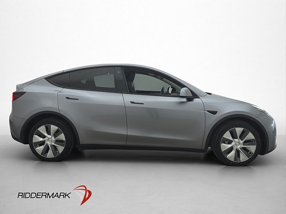 Tesla Model Y 8 of 30