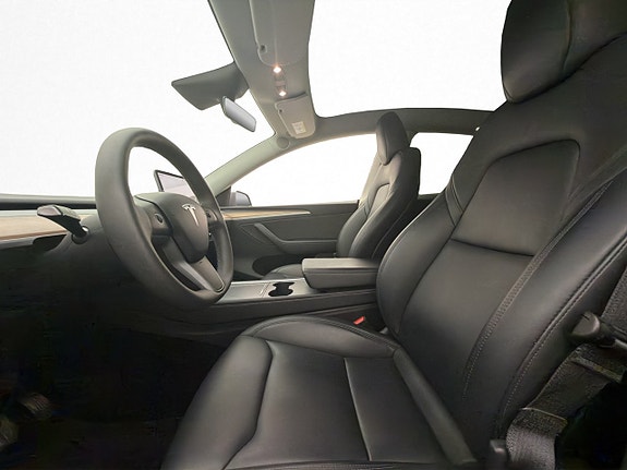 Tesla Model Y 12 of 30