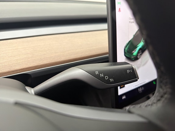 Tesla Model Y 26 of 30