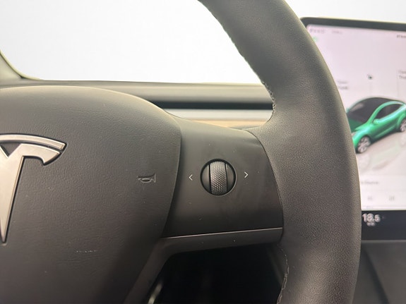 Tesla Model Y 24 of 30