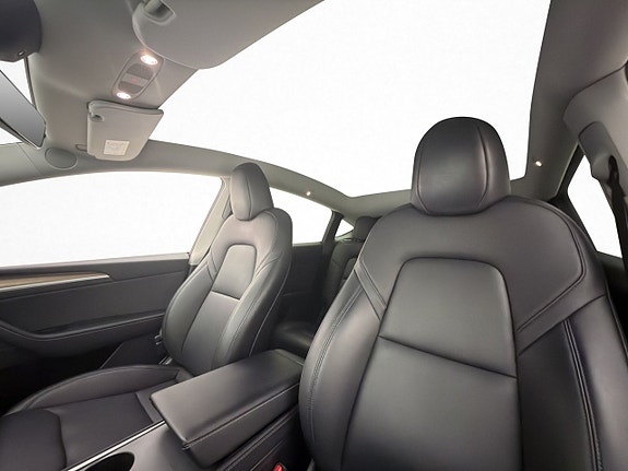 Tesla Model Y 13 of 30