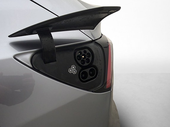 Tesla Model Y 10 of 30