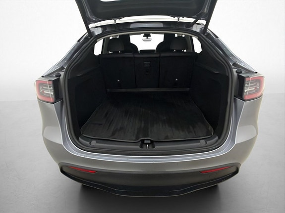 Tesla Model Y 9 of 30