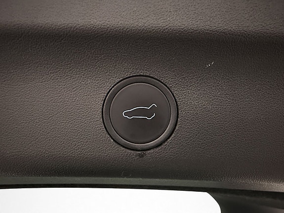 Tesla Model Y 27 of 30