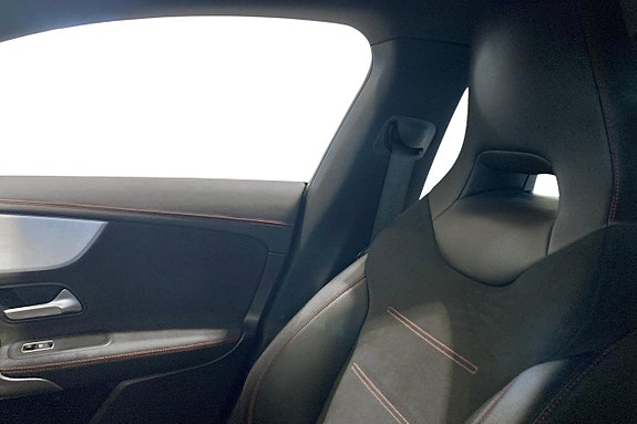 Mercedes-Benz CLA200 12 of 16