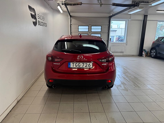 Mazda 3 4 of 5