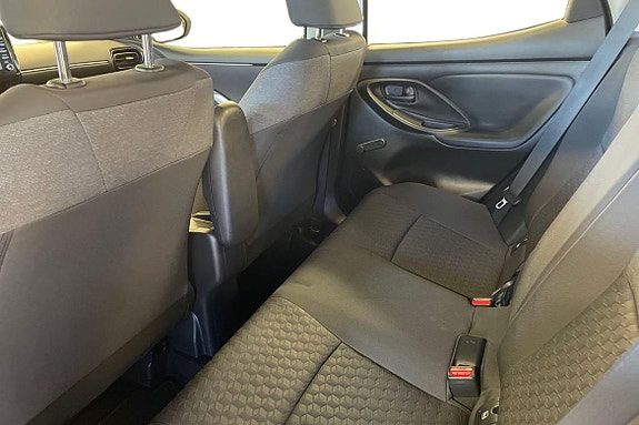 Toyota Yaris 13 of 20