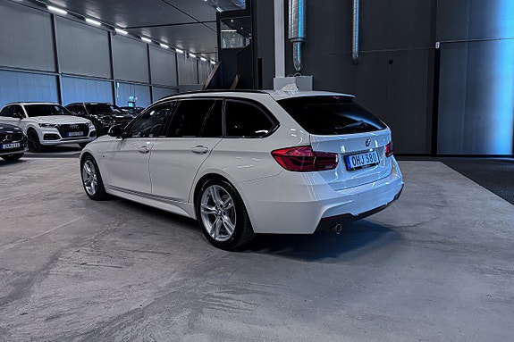BMW 318d 4 of 5