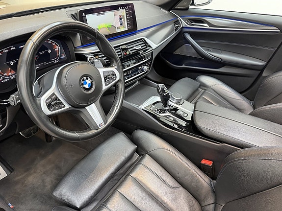 BMW M550i 4 of 5