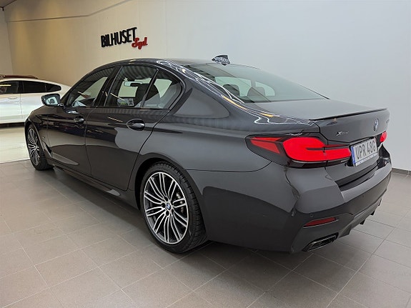 BMW M550i 3 of 5