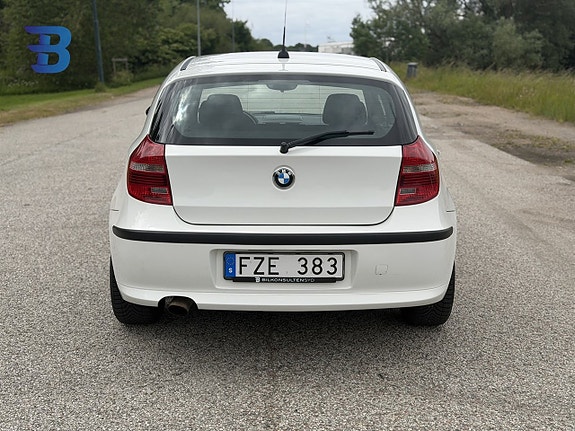 BMW 118d 12 of 13