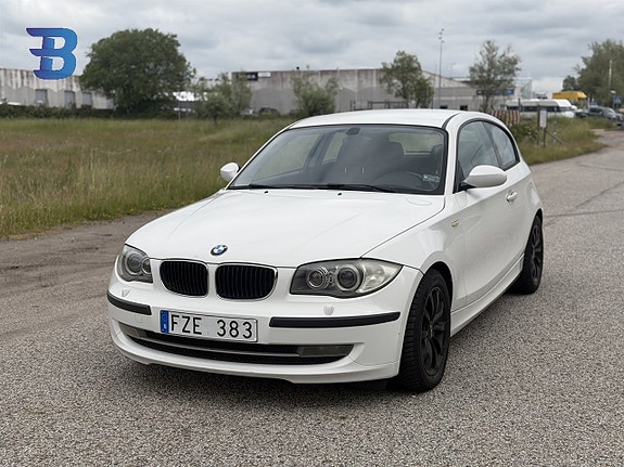 BMW 118d 3 of 5