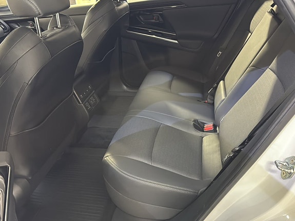 Subaru Solterra 9 of 16