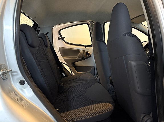 Peugeot 107 8 of 15