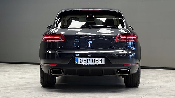 Porsche Macan 22 of 23
