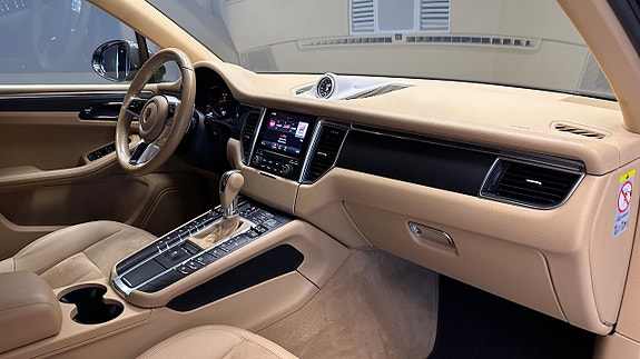 Porsche Macan 7 of 23