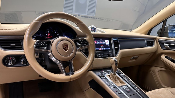 Porsche Macan 6 of 23