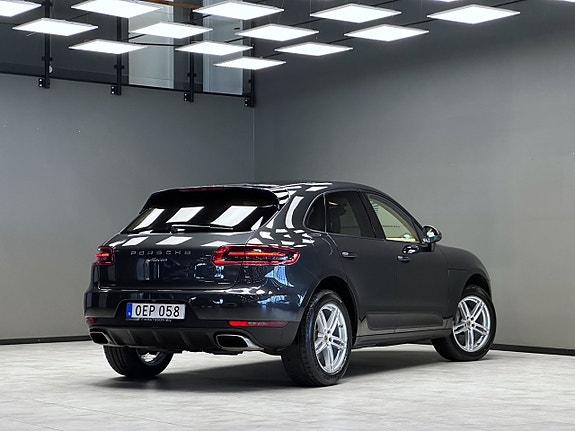 Porsche Macan 2 of 5