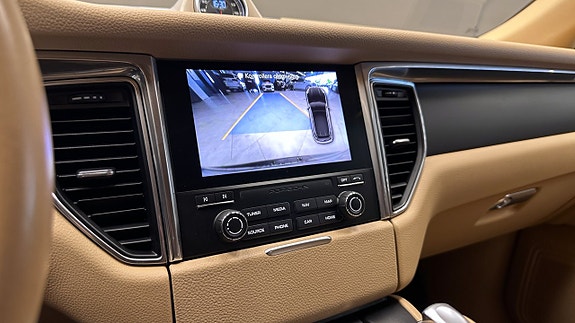 Porsche Macan 12 of 23