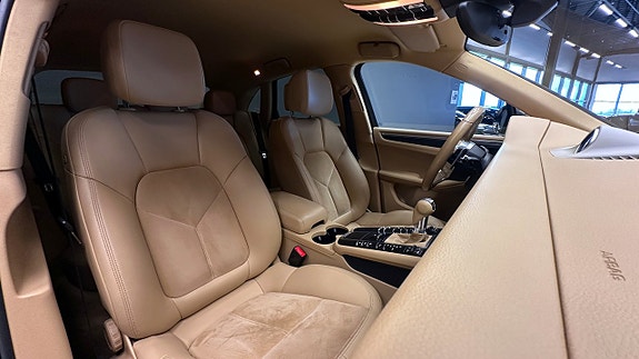 Porsche Macan 9 of 23