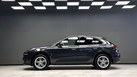 Porsche Macan 4 of 5