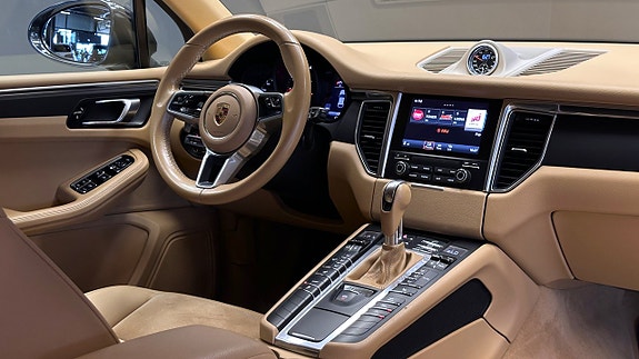 Porsche Macan 10 of 23