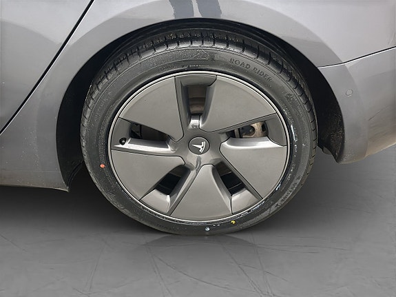 Tesla Model 3 29 of 30