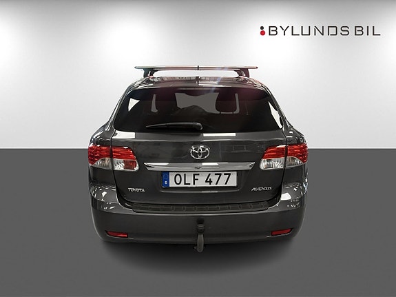 Toyota Avensis 5 of 5