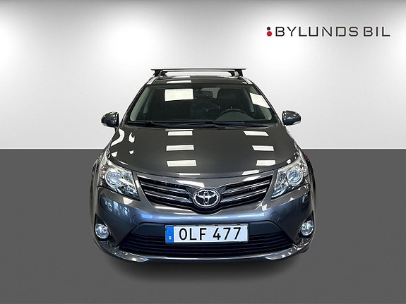 Toyota Avensis 2 of 5