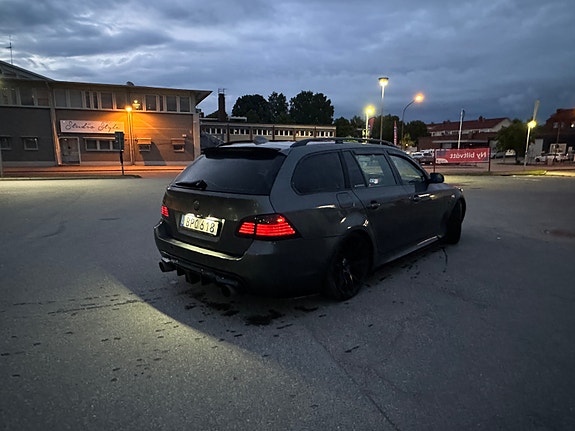 BMW 530d 3 of 5