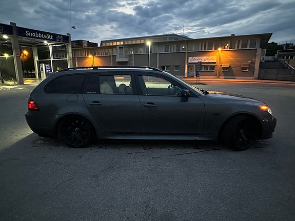 BMW 530d 2 of 5