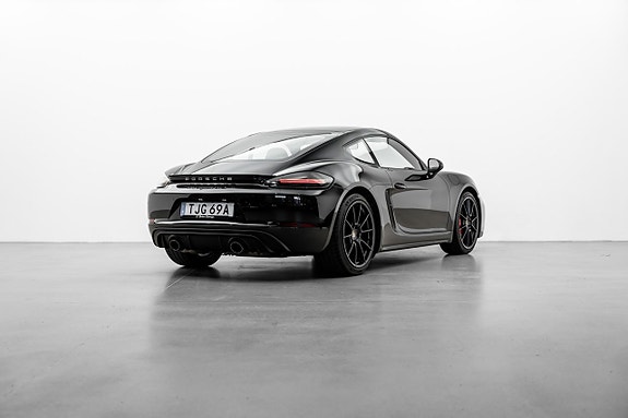Porsche 718 Cayman GTS 2 of 5