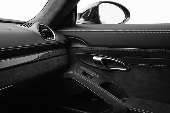 Porsche 718 Cayman GTS 28 of 30
