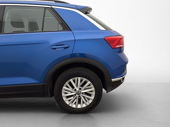 Volkswagen T-Roc 26 of 28