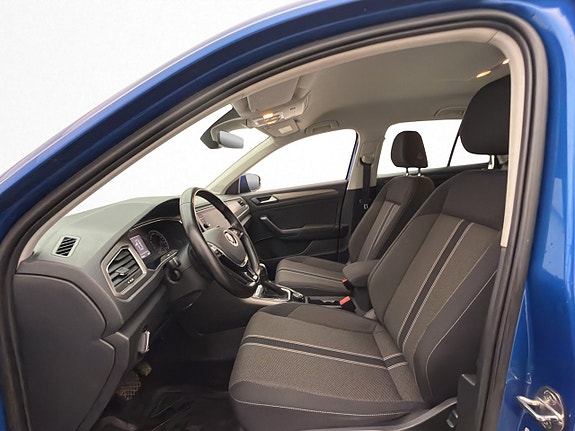 Volkswagen T-Roc 11 of 28