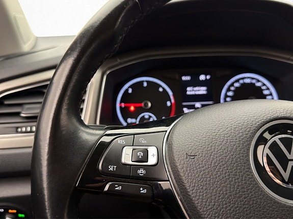 Volkswagen T-Roc 14 of 28