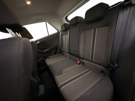 Volkswagen T-Roc 23 of 28