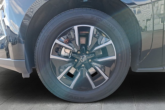 Toyota bZ4X 16 of 23