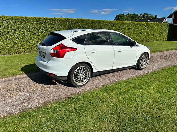 Ford Focus 2 of 3