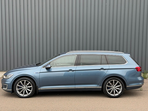 Volkswagen Passat 2 of 5