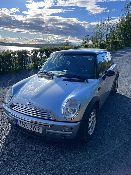 MINI Cooper 2 of 3