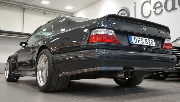 Mercedes-Benz 300 CE 21 of 22