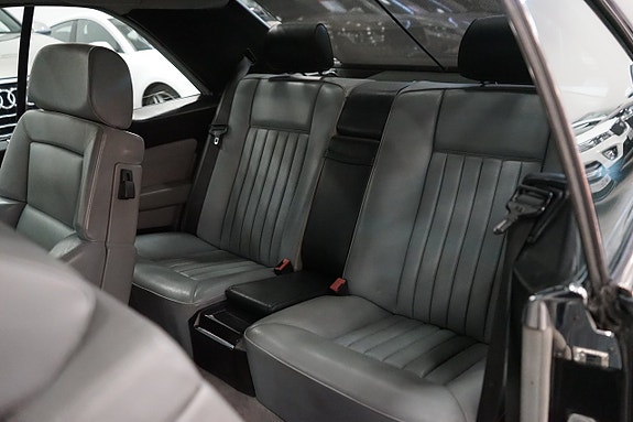 Mercedes-Benz 300 CE 4 of 5