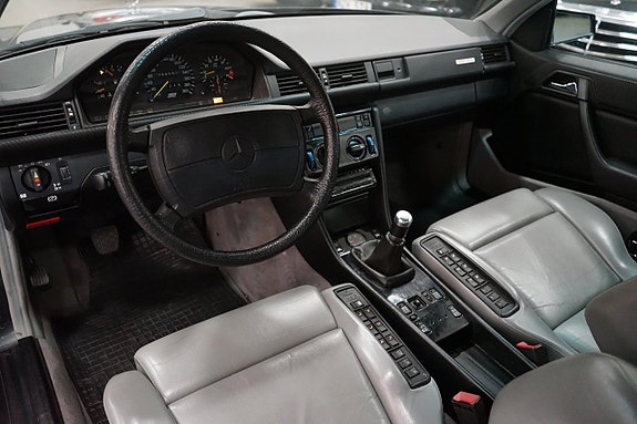 Mercedes-Benz 300 CE 12 of 22