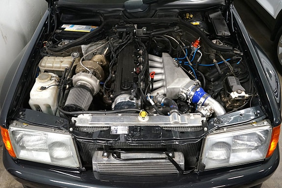 Mercedes-Benz 300 CE 8 of 22