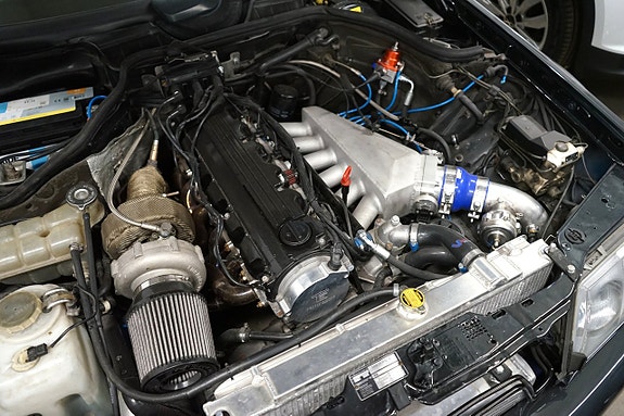 Mercedes-Benz 300 CE 7 of 22
