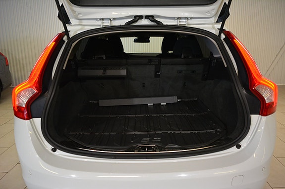 Volvo V60 4 of 5