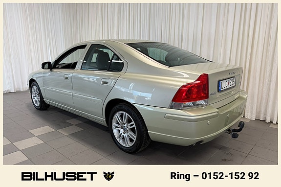 Volvo S60 4 of 5