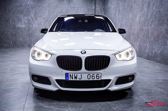 BMW 530d 2 of 5