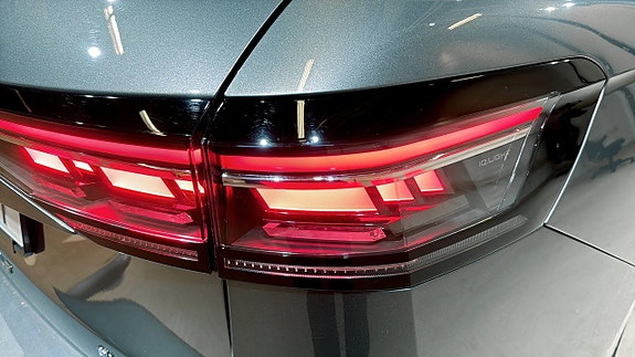 Volkswagen Passat 16 of 23